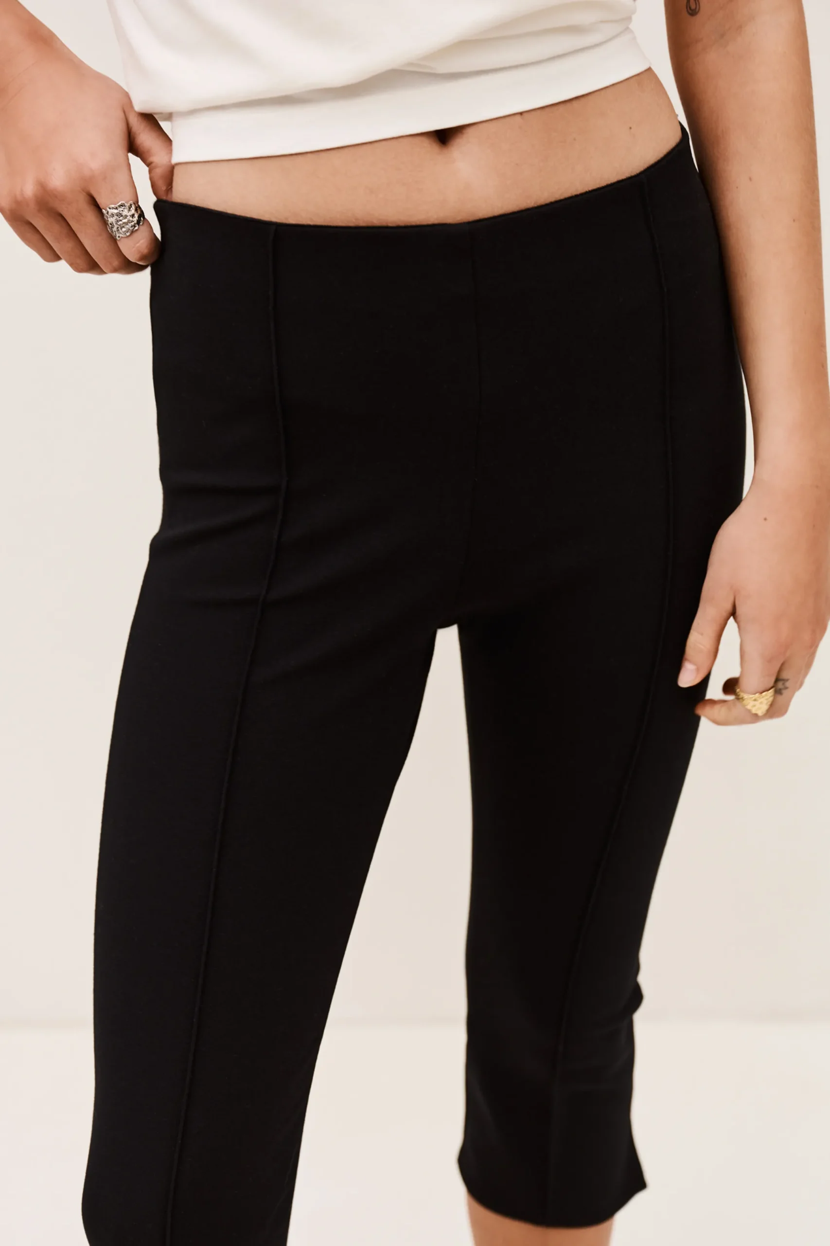 CAPRIA high-waisted pants