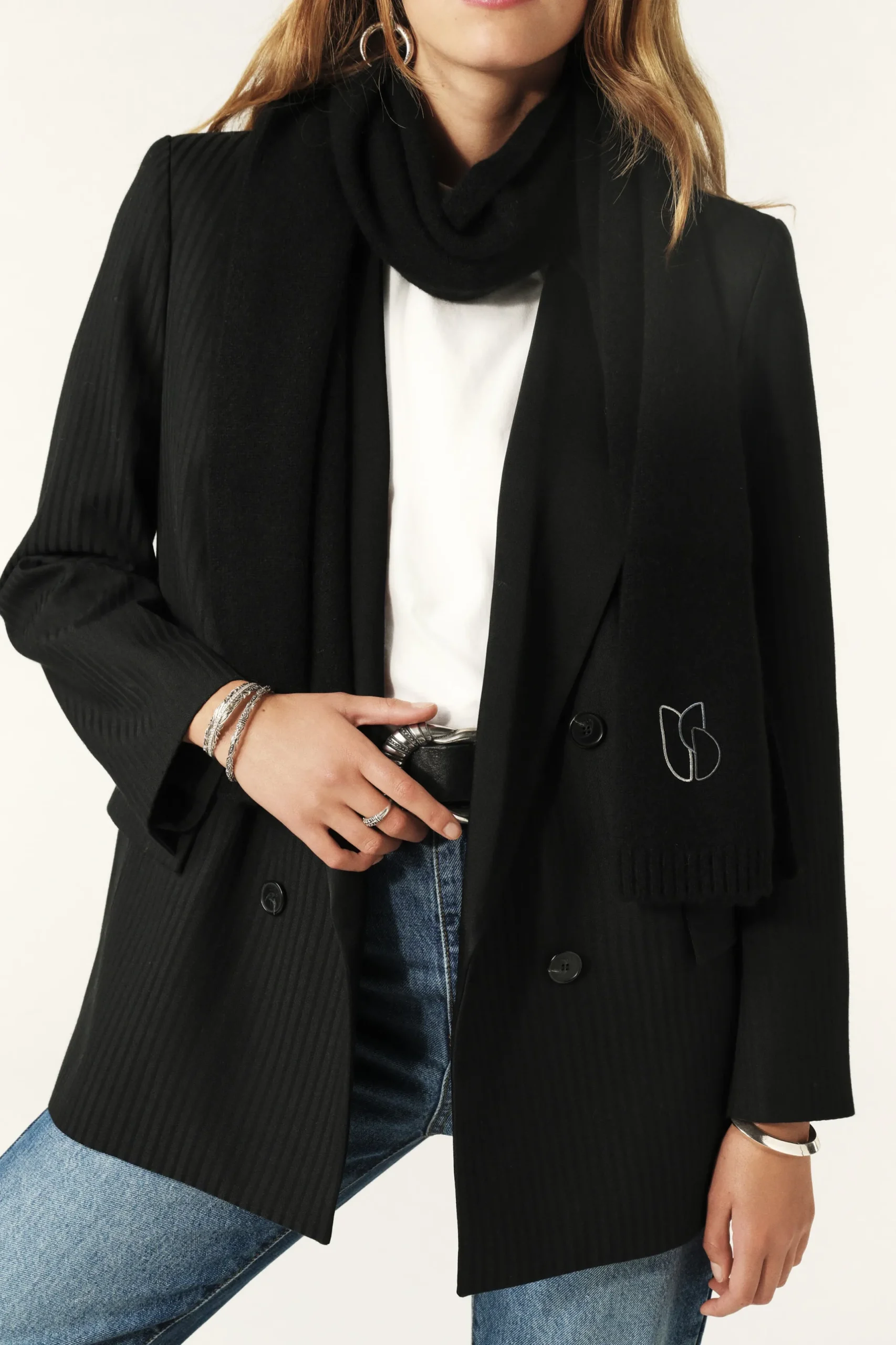 COMIE long knitted scarf