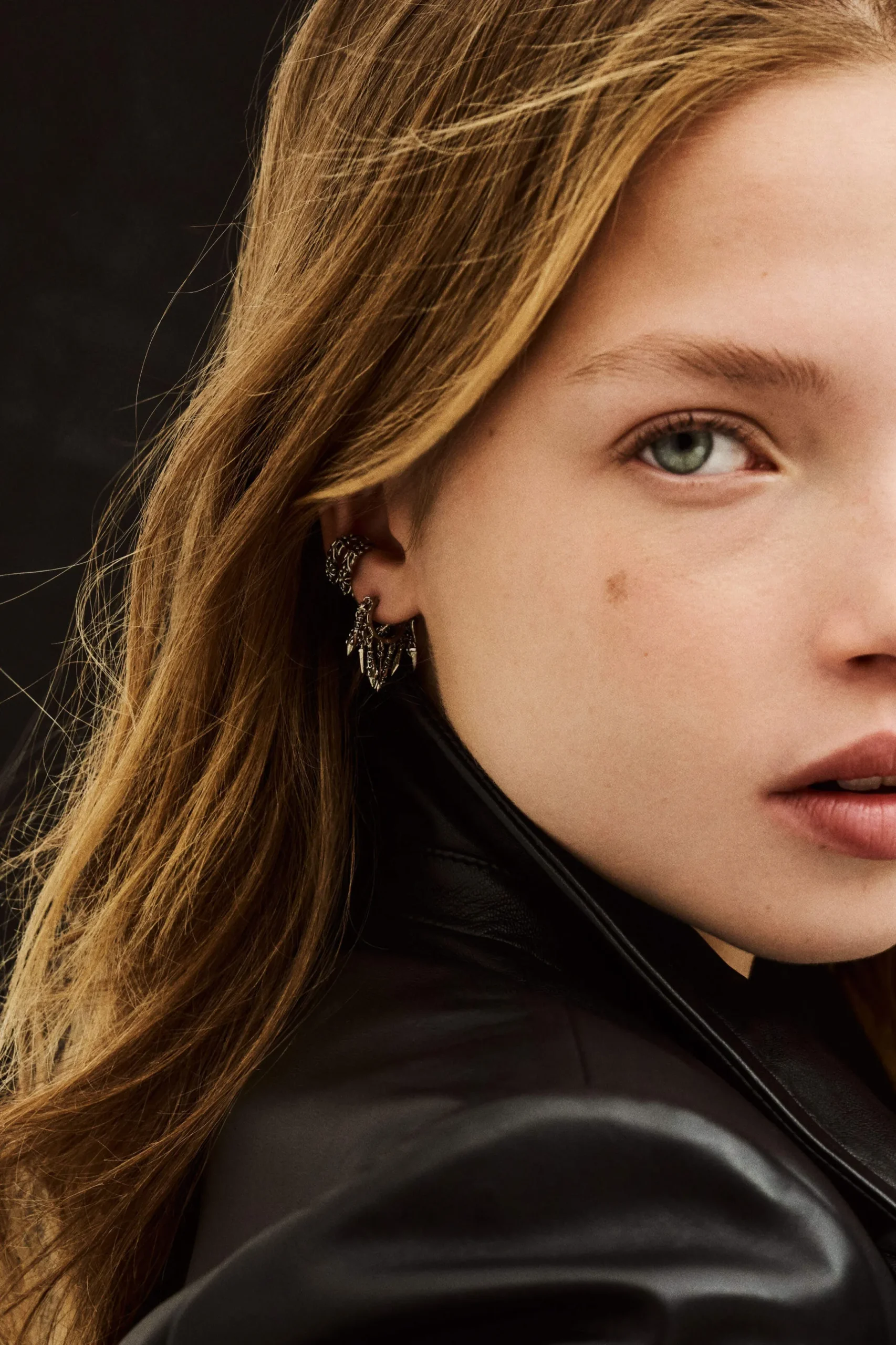 PRUNE silver ear cuff